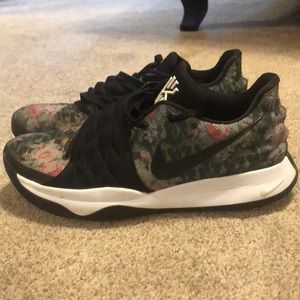 Nike Kyrie Floral